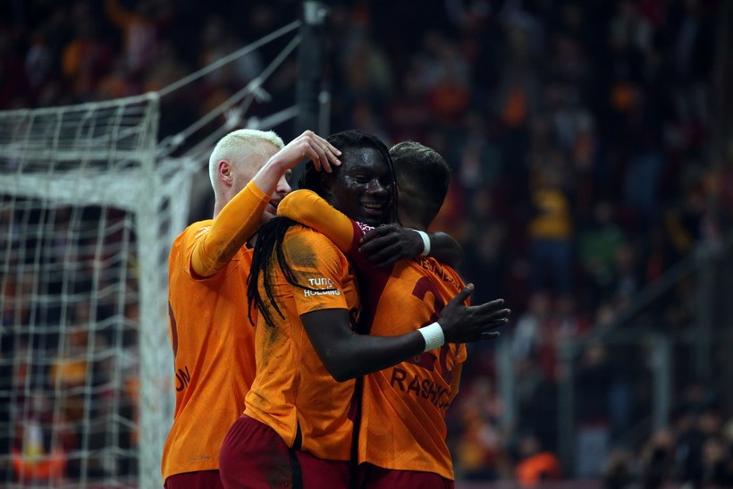 Galatasaray, İstanbulspor'u 2-1 yendi Süper Lig'de liderliğe yükseldi - Resim: 3