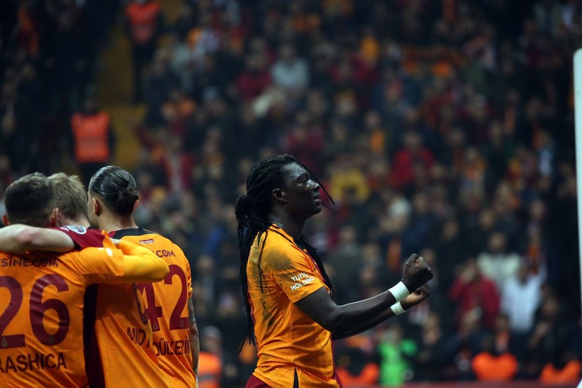 Galatasaray, İstanbulspor'u 2-1 yendi Süper Lig'de liderliğe yükseldi - Resim: 4