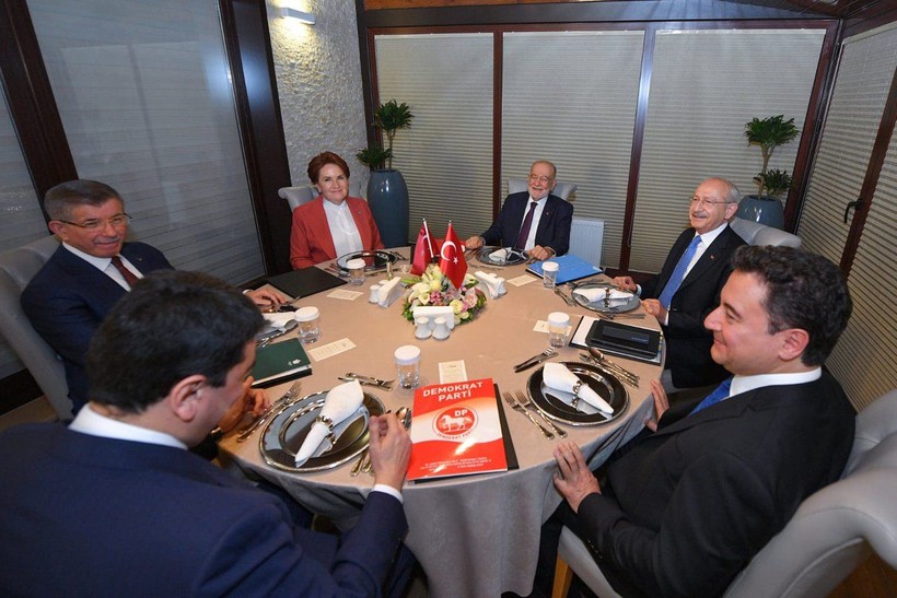 6'lı masada kriz mi var? Millet İttifakı'nın adayı kim olacak? Ahmet Davutoğlu canlı yayında anlattı - Resim: 3