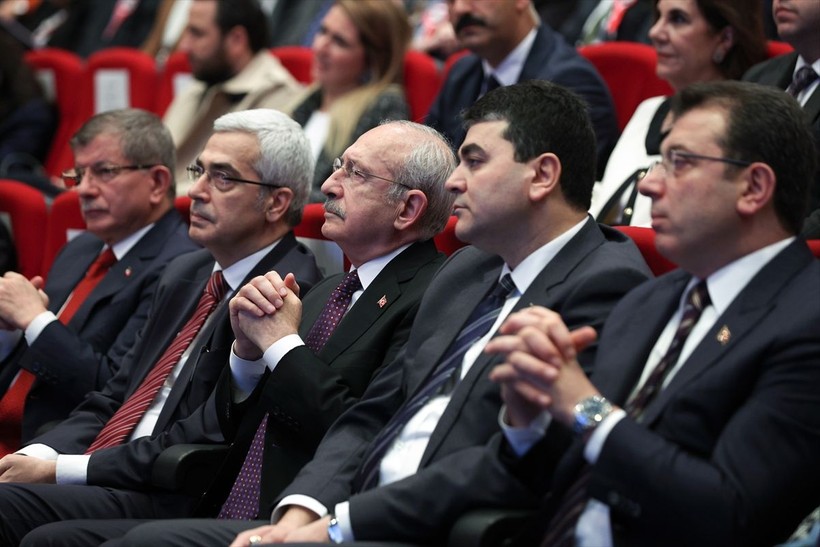 6'lı masada kriz mi var? Millet İttifakı'nın adayı kim olacak? Ahmet Davutoğlu canlı yayında anlattı - Resim: 7