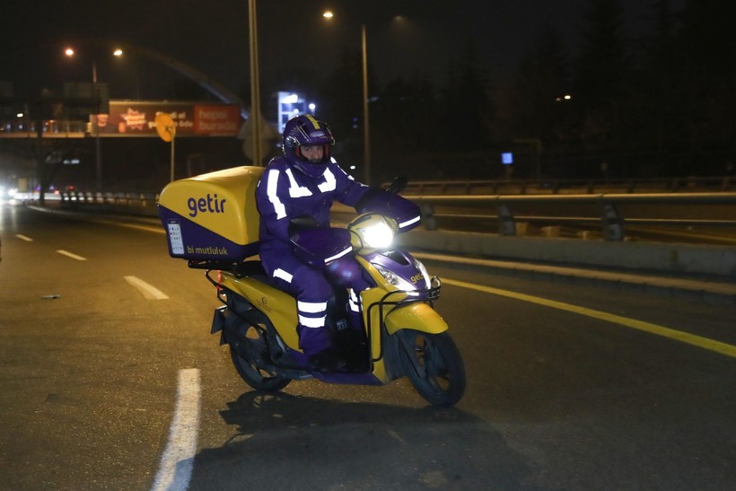 Sanayi ve Teknoloji Bakanı Mustafa Varank, yeni yıla girerken motokurye oldu sipariş götürdü - Resim: 7