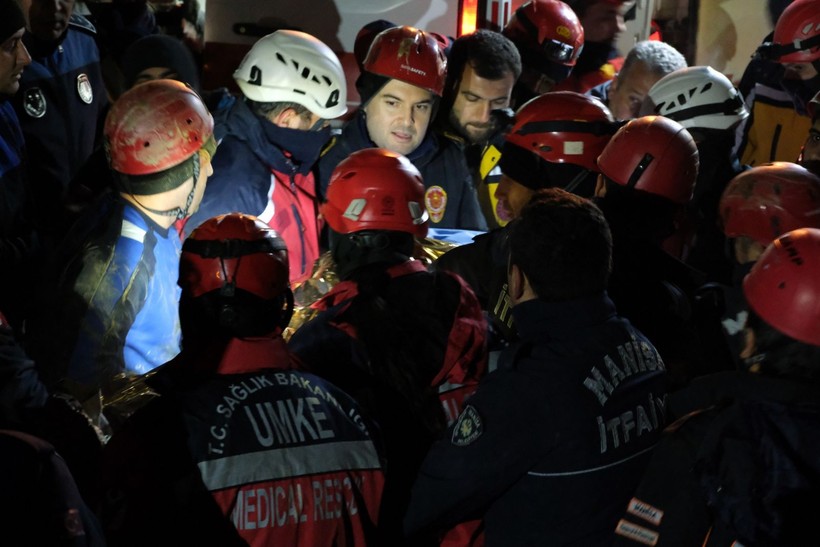 Manisa Salihli'de 60 metrelik kuyuya düşen 2 yaşındaki oğlunu kurtarmak için yanına atlayan baba evladıyla birlikte can verdi - Resim: 13
