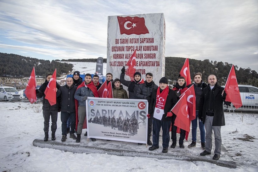 Sarıkamış şehitlerini anma etkinliğinde binlerce vatandaş Allahuekber Dağları'nda yürüdü - Resim: 3