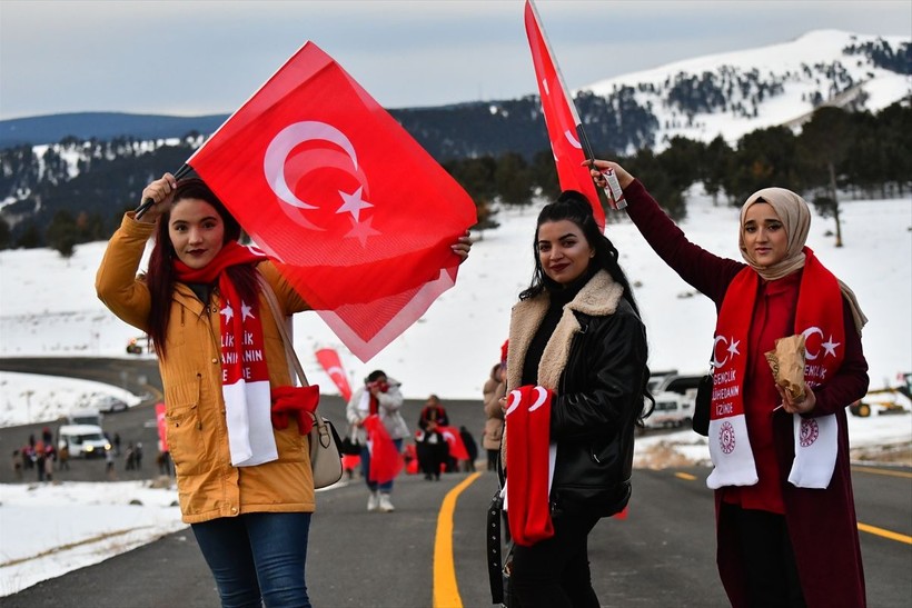 Sarıkamış şehitlerini anma etkinliğinde binlerce vatandaş Allahuekber Dağları'nda yürüdü - Resim: 27