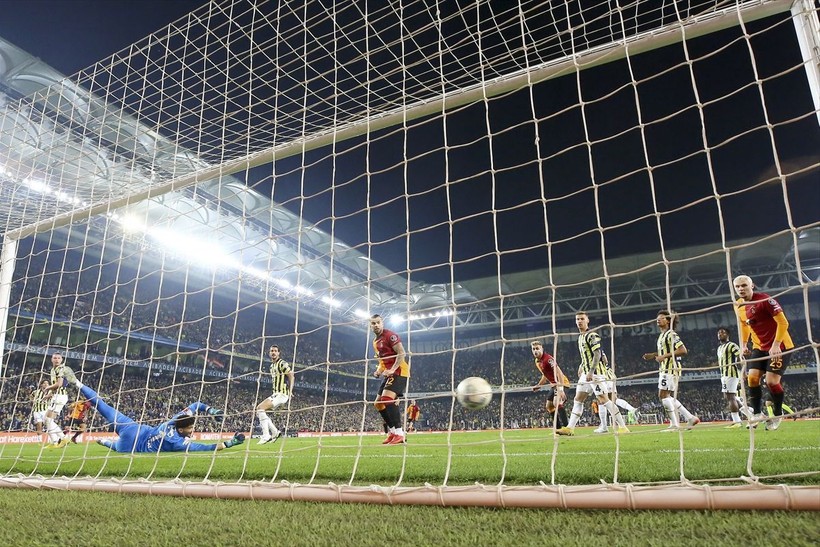 Galatasaray, Fenerbahçe'yi Kadıköy'de 3-0 yendi! İşte derbi maçtan özel kareler - Resim: 34