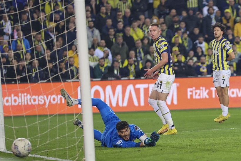 Galatasaray, Fenerbahçe'yi Kadıköy'de 3-0 yendi! İşte derbi maçtan özel kareler - Resim: 35