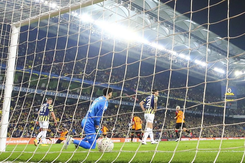 Galatasaray, Fenerbahçe'yi Kadıköy'de 3-0 yendi! İşte derbi maçtan özel kareler - Resim: 37