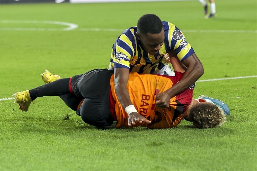 Galatasaray, Fenerbahçe'yi Kadıköy'de 3-0 yendi! İşte derbi maçtan özel kareler - Resim: 38