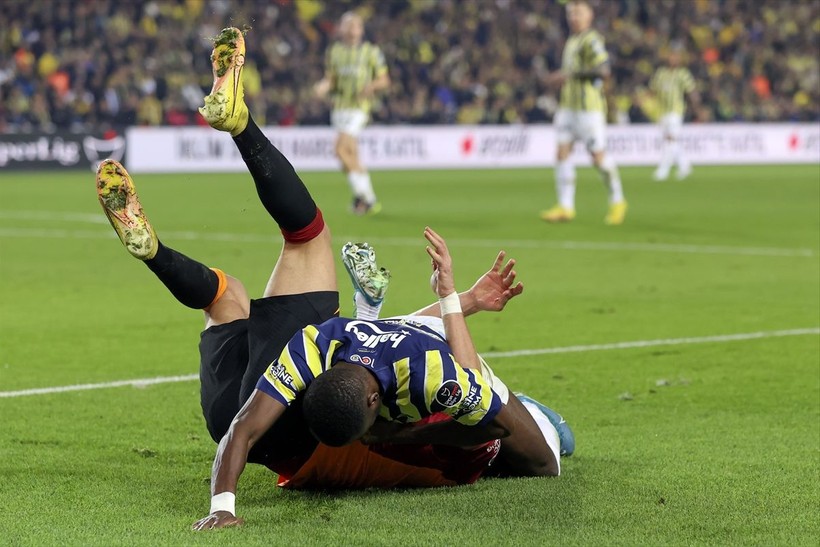 Galatasaray, Fenerbahçe'yi Kadıköy'de 3-0 yendi! İşte derbi maçtan özel kareler - Resim: 39