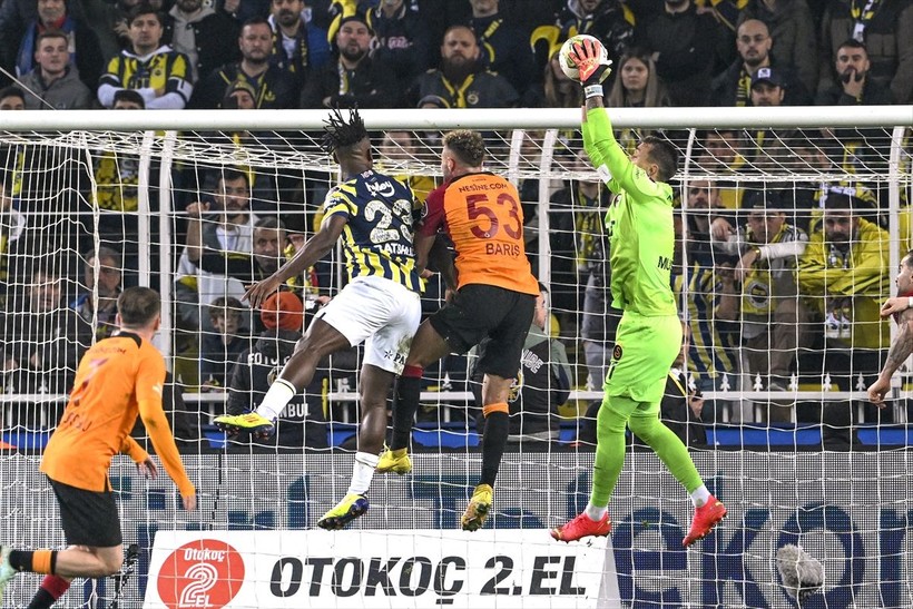 Galatasaray, Fenerbahçe'yi Kadıköy'de 3-0 yendi! İşte derbi maçtan özel kareler - Resim: 45