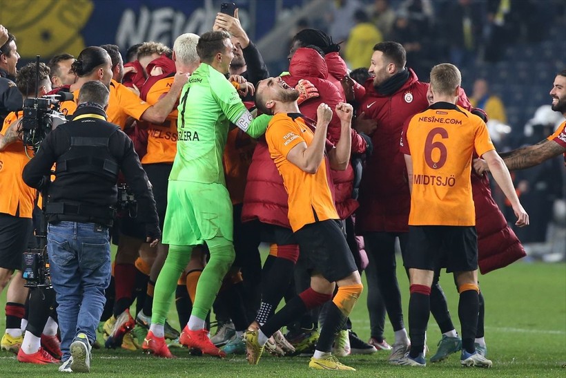 Fenerbahçe - Galatasaray derbisini spor yazarları yorumladı! Mağlubiyet Jorge Jesus'a yazar - Resim: 15