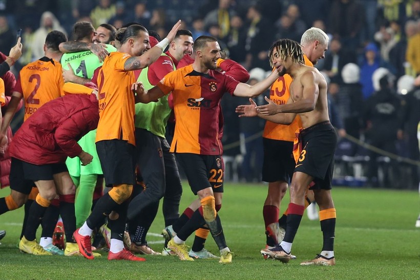 Fenerbahçe - Galatasaray derbisini spor yazarları yorumladı! Mağlubiyet Jorge Jesus'a yazar - Resim: 16