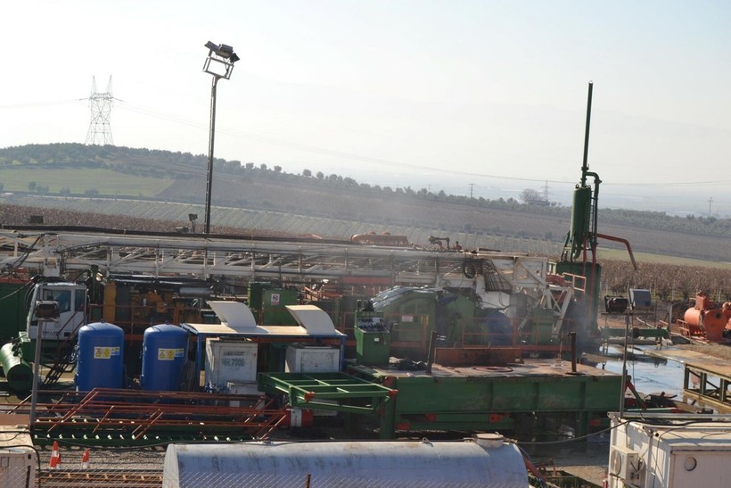 Gabar Dağı'nda 150 milyon varillik petrol keşfinin ardından Manisa Salihli'de kazılan sondaj kuyusundan çıkan siyah sıvı heyecanlandırdı - Resim: 12