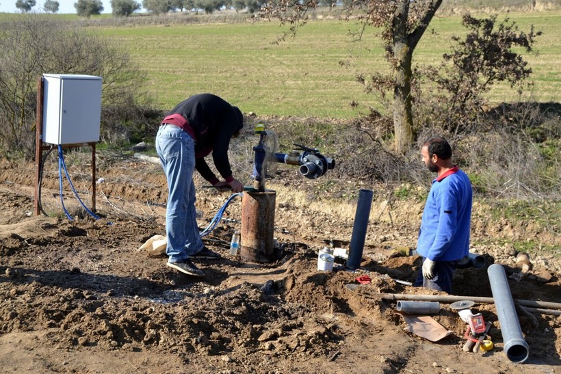 Gabar Dağı'nda 150 milyon varillik petrol keşfinin ardından Manisa Salihli'de kazılan sondaj kuyusundan çıkan siyah sıvı heyecanlandırdı - Resim: 4