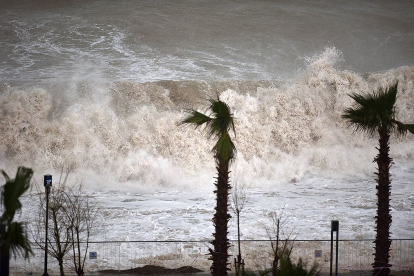 Meteoroloji uyardı: Sağanak yağmur ve fırtına geliyor! Şemsiyesiz dışarı çıkmayın - Resim: 2