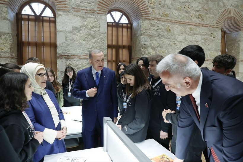 Cumhurbaşkanı Erdoğan, Rami Kütüphanesi'nin Açılış Törenine katıldı, kütüphane gezisi esnasında öğrencilerle çekilen fotoğraflar iç ısıttı - Resim: 19
