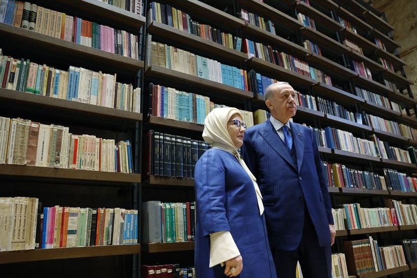 Cumhurbaşkanı Erdoğan, Rami Kütüphanesi'nin Açılış Törenine katıldı, kütüphane gezisi esnasında öğrencilerle çekilen fotoğraflar iç ısıttı - Resim: 24