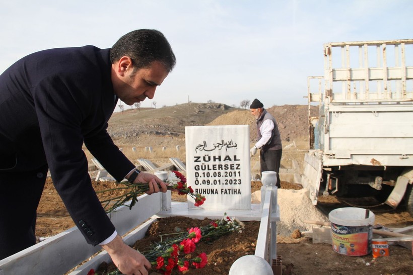 Ailesi tarafından cenazesinin kabul edilmemesiyle beraber kimsesizler mezarlığına gömülen Zühal'e Elazığ sahip çıktı! Küçük kızın mezarı yaptırıldı - Resim: 1