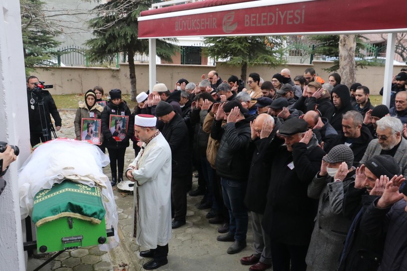 Tuğçe Can, tabutuna gelinlik örtülerek Eskişehir'de son yolculuğa uğurlandı! Katil zanlısı sevgilisi yoğun bakımda gözaltında - Resim: 3
