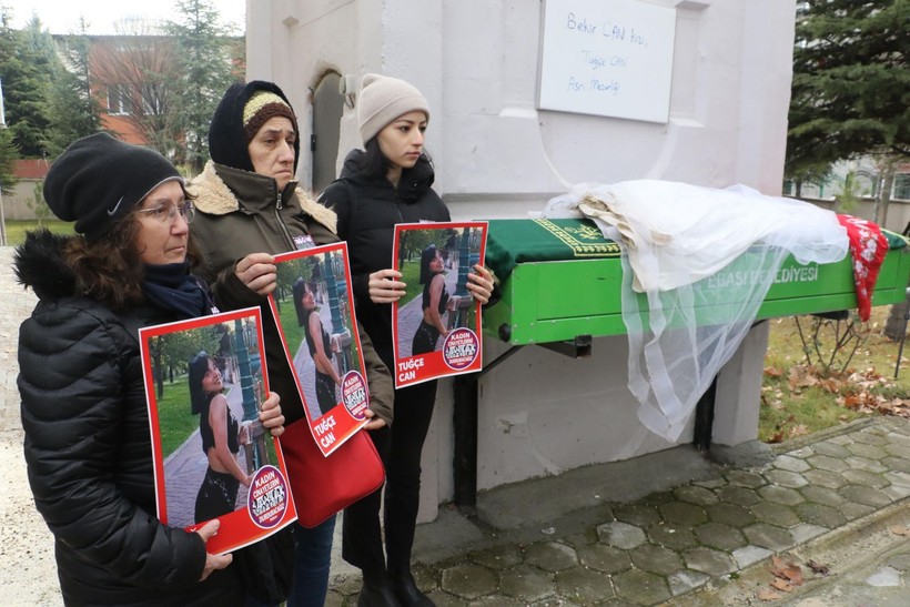 Tuğçe Can, tabutuna gelinlik örtülerek Eskişehir'de son yolculuğa uğurlandı! Katil zanlısı sevgilisi yoğun bakımda gözaltında - Resim: 5