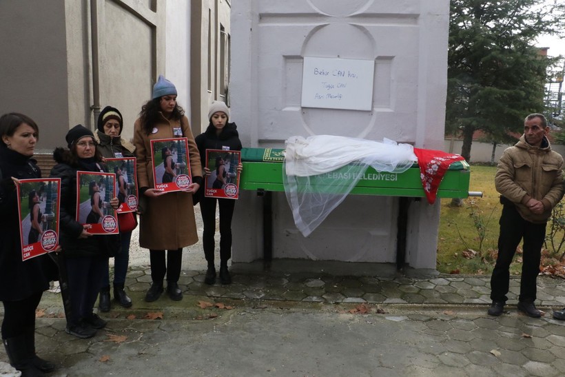 Tuğçe Can, tabutuna gelinlik örtülerek Eskişehir'de son yolculuğa uğurlandı! Katil zanlısı sevgilisi yoğun bakımda gözaltında - Resim: 4