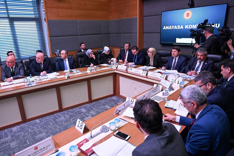 Başörtüsüne yönelik Anayasa değişikliği teklifi görüşmelerine Anayasa Komisyonu'nda başlandı - Resim: 3