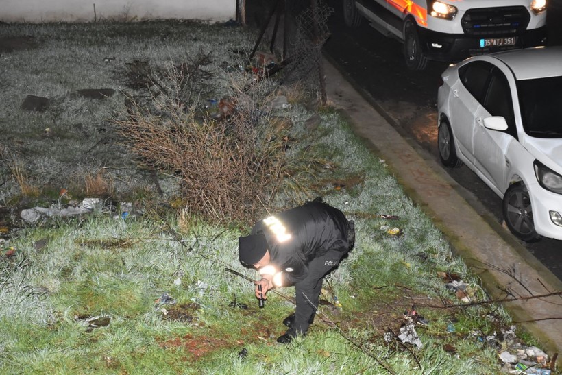 Evde oturduğu sırada dışarıdan gelen kurşunun hedefi olan ve ağır yaralanan Suriye vatandaşı genç hayatını kaybetti - Resim: 8