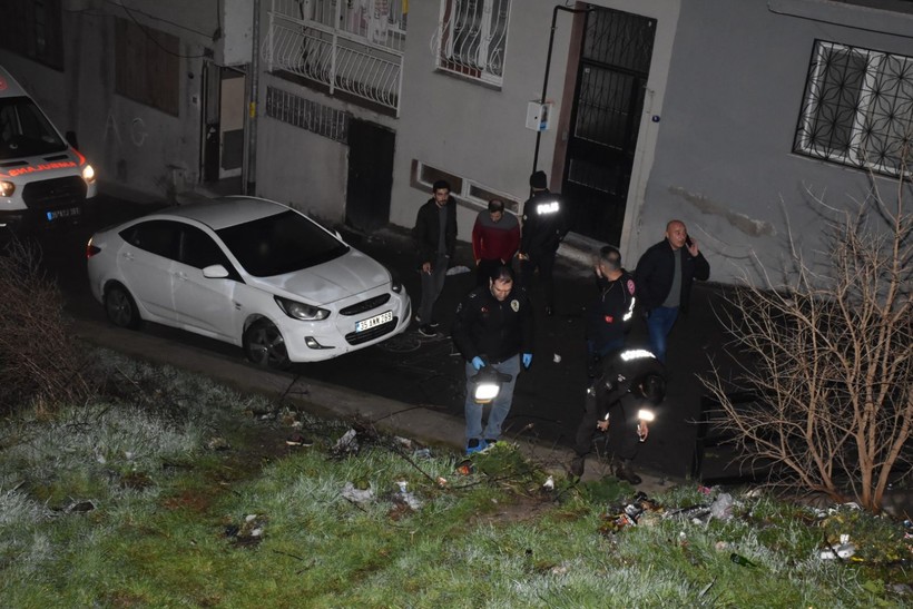 Evde oturduğu sırada dışarıdan gelen kurşunun hedefi olan ve ağır yaralanan Suriye vatandaşı genç hayatını kaybetti - Resim: 1
