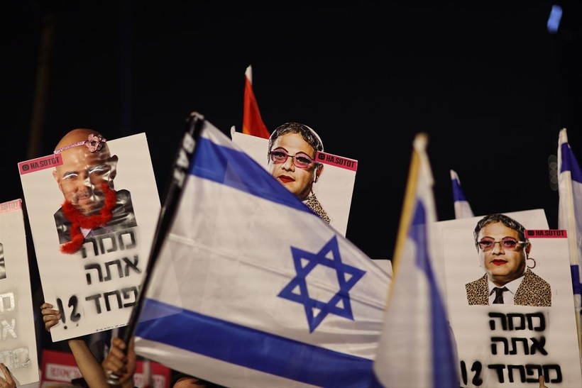 Tel Aviv'de binlerce kişi Netanyahu'ya karşı protesto düzenledi - Resim: 2