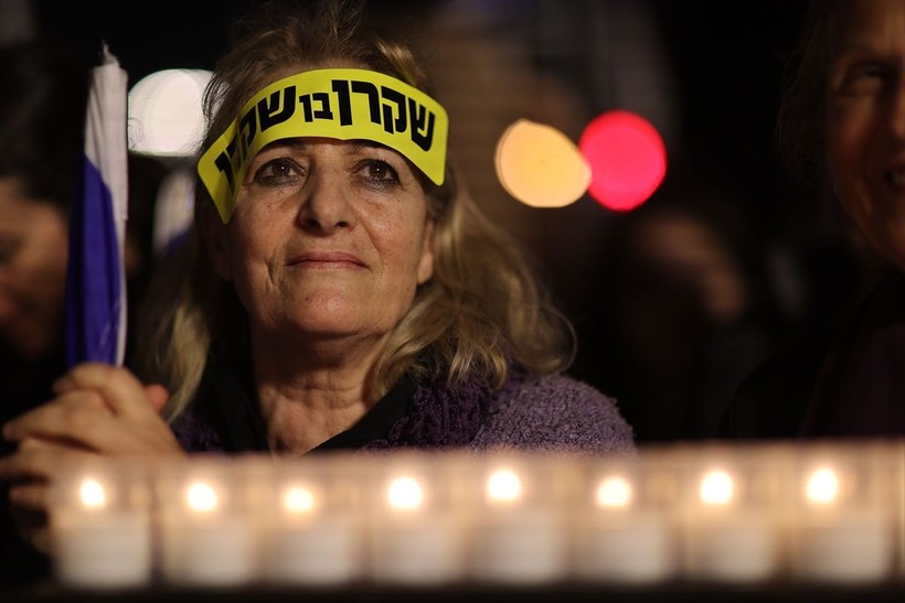 Tel Aviv'de binlerce kişi Netanyahu'ya karşı protesto düzenledi - Resim: 3