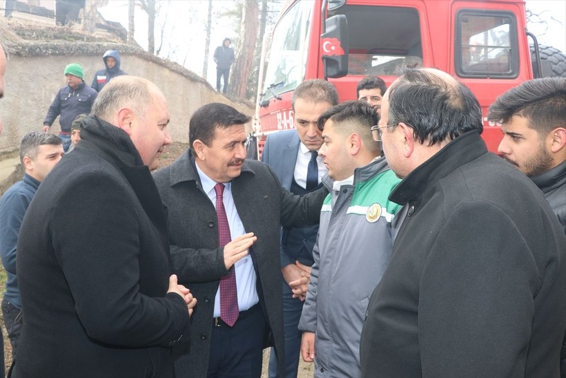 Burdur'da bir müstakil evde çıkan yangın rüzgarın etkisiyle kısa sürede büyürken büyük hasara neden oldu! - Resim: 5