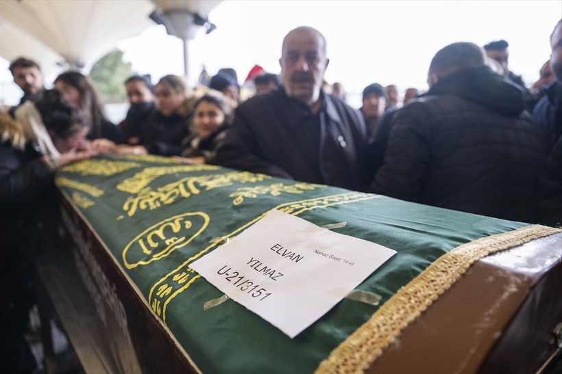 'Elvan Dalton' şarkısıyla tanınan Ankaralı şarkıcı Elvan Yılmaz toprağa verildi! - Resim : 1