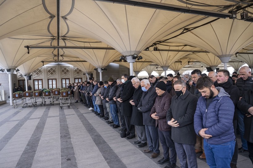 'Elvan Dalton' şarkısıyla tanınan Ankaralı şarkıcı Elvan Yılmaz toprağa verildi! - Resim : 2