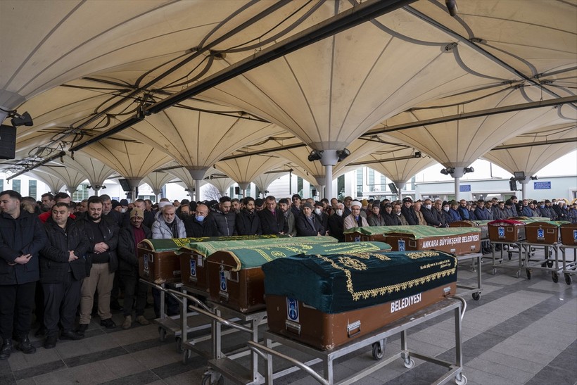 'Elvan Dalton' şarkısıyla tanınan Ankaralı şarkıcı Elvan Yılmaz toprağa verildi! - Resim : 3