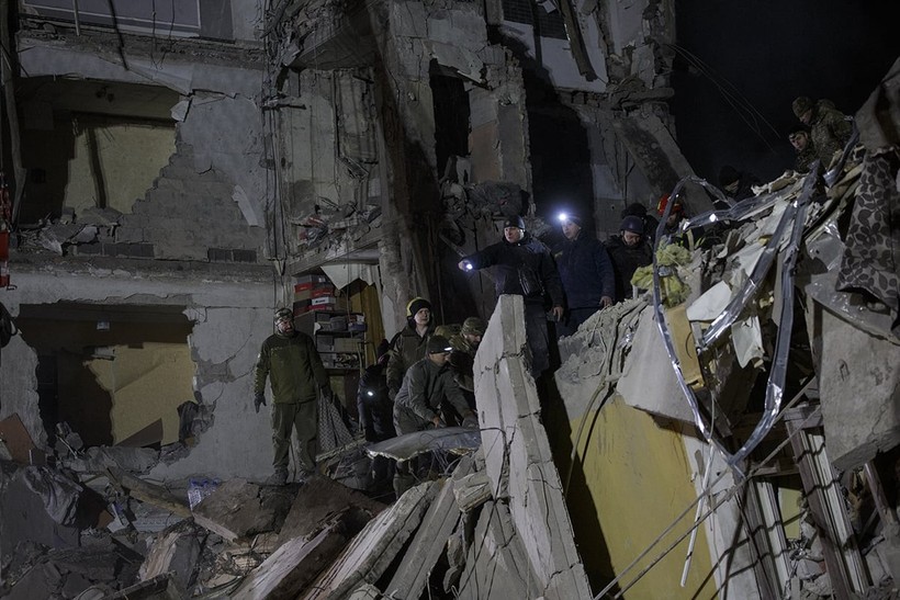 Ukrayna'nın Kramatorsk kentinde Rus füzesi bir apartmanı vurdu: Ölü ve yaralılar var - Resim : 2