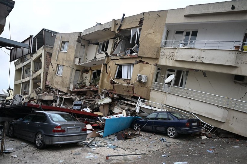Son dakika deprem haberleri... Kahramanmaraş'ta meydana gelen depremler Hatay'da meydana gelen yıkım havadan görüntülendi - Resim: 6