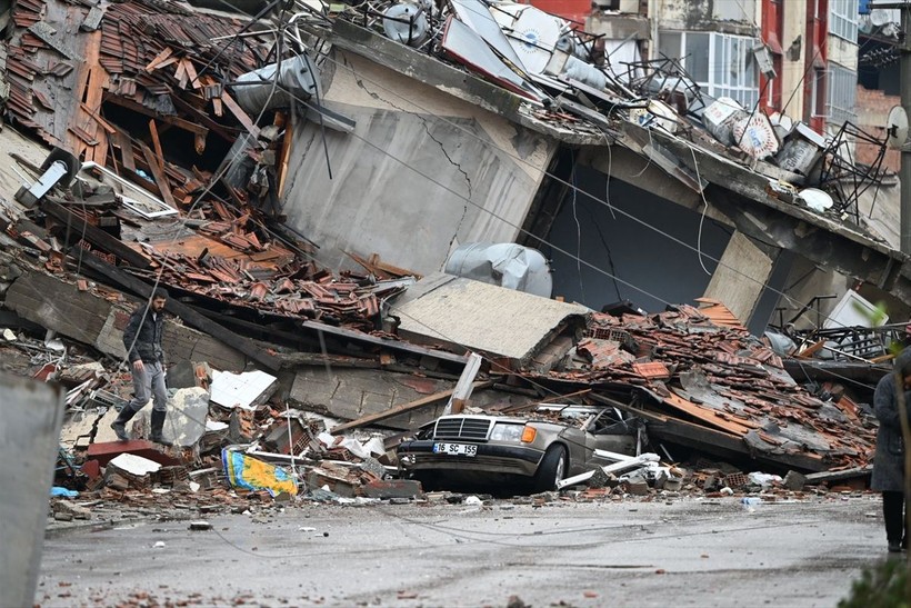 Son dakika deprem haberleri... Kahramanmaraş'ta meydana gelen depremler Hatay'da meydana gelen yıkım havadan görüntülendi - Resim: 12