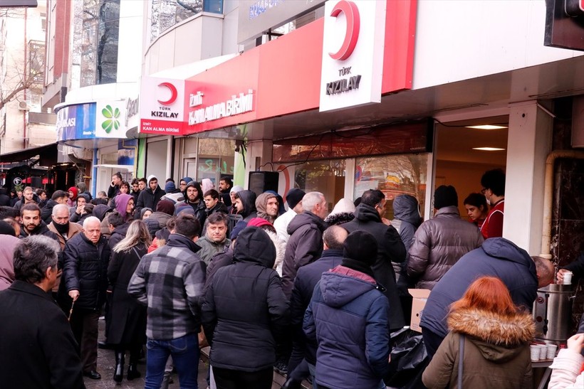 Ülkenin dört bir yanından depremzedelere kan bağışı yapılıyor - Resim: 30