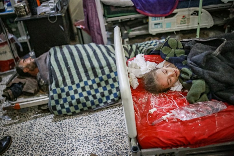 Suriye'de depremden dolayı ölenlerin sayısı artıyor, birçoğu savaştan dolayı yıkılmış evlerde yaşıyordu - Resim: 20
