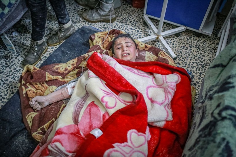 Suriye'de depremden dolayı ölenlerin sayısı artıyor, birçoğu savaştan dolayı yıkılmış evlerde yaşıyordu - Resim: 21