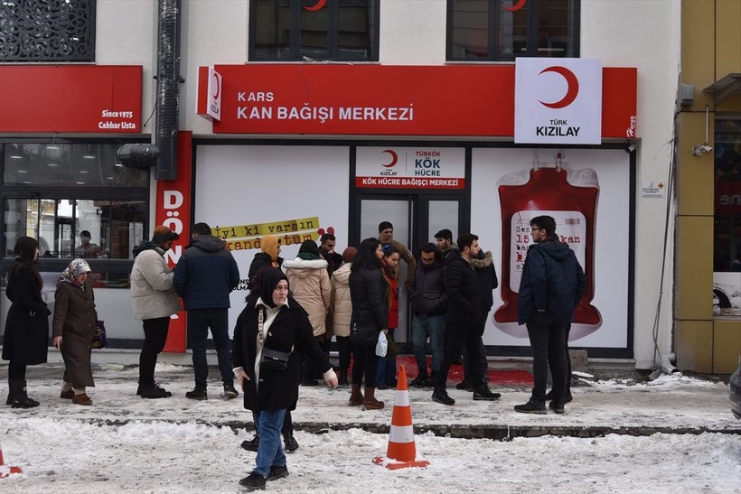 Ülkenin dört bir yanından depremzedelere kan bağışı yapılıyor - Resim: 24