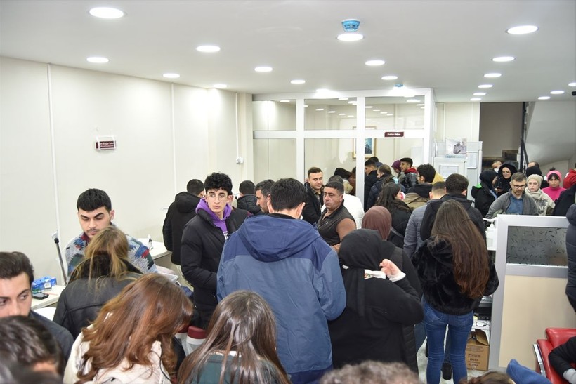 Ülkenin dört bir yanından depremzedelere kan bağışı yapılıyor - Resim: 25