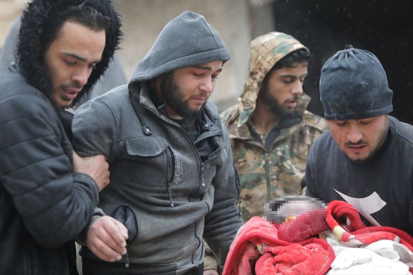 Suriye'de depremden dolayı ölenlerin sayısı artıyor, birçoğu savaştan dolayı yıkılmış evlerde yaşıyordu - Resim: 31