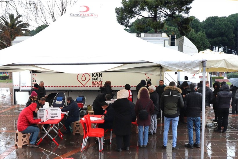 Ülkenin dört bir yanından depremzedelere kan bağışı yapılıyor - Resim: 53