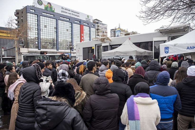 Ülkenin dört bir yanından depremzedelere kan bağışı yapılıyor - Resim: 4
