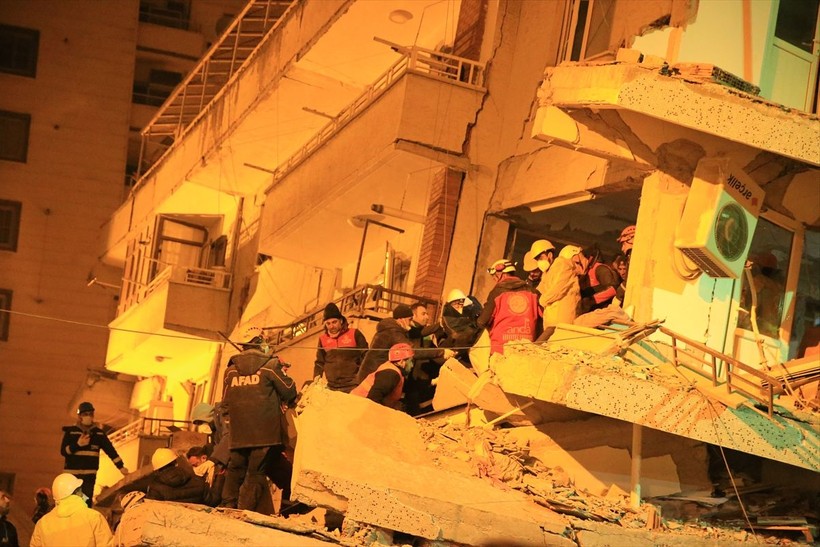 Son dakika deprem haberleri... K.Maraş depremi sonrası Diyarbakır'da bir kadın 21 saat sonra kurtarıldı - Resim: 3