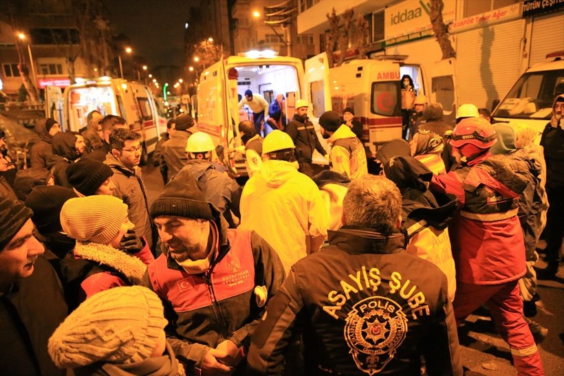 Son dakika deprem haberleri... K.Maraş depremi sonrası Diyarbakır'da bir kadın 21 saat sonra kurtarıldı - Resim: 8