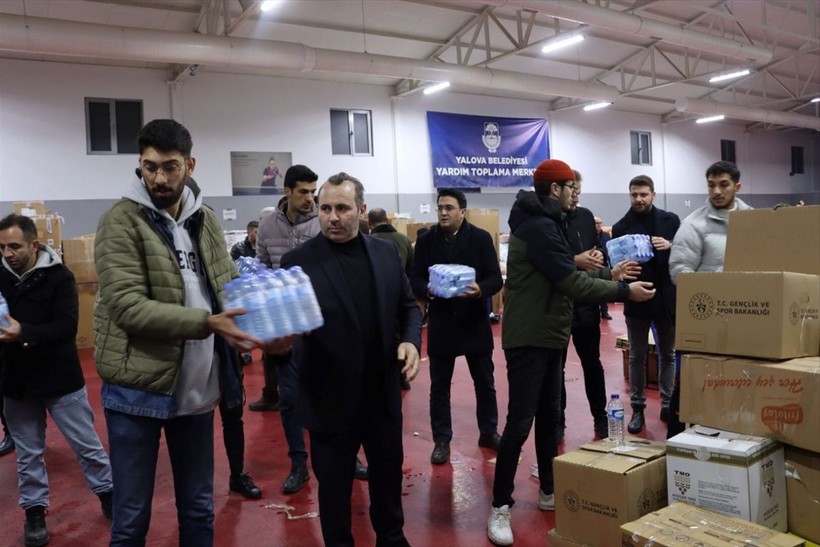 İsmi bilinmeyen bir kişi şehidinin giyemediği çorapları depremzedelere gönderdi - Resim: 4