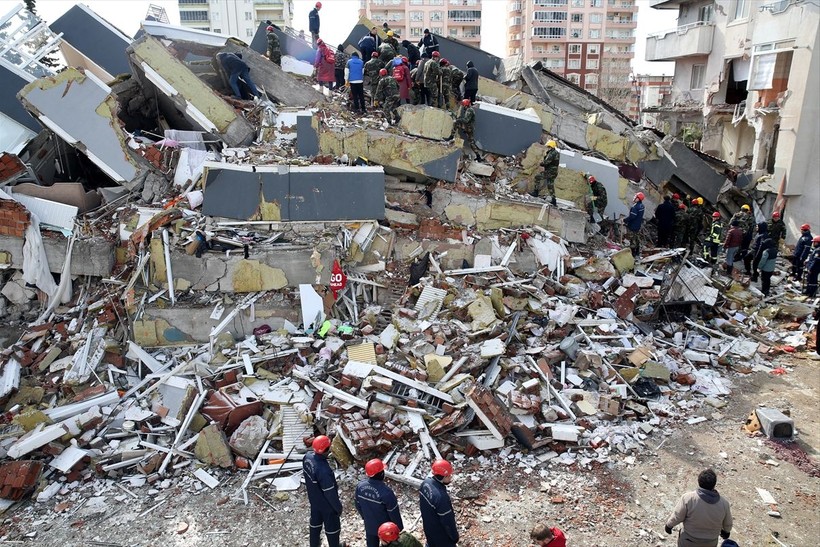 Türkiye'de meydana gelen depremin ardından depremzedelere yönelik olarak TBMM tarafından ayni yardım kampanyası başlatıldı! - Resim: 6