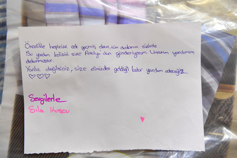 Antalyalılar depremzedelere gönderdikleri yardımlara duygusal mektuplar yazdı! - Resim: 3